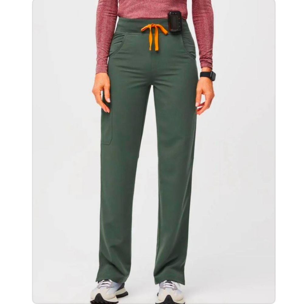 NWT FIGS Moss Kade Cargo Scrub Pants - XXL